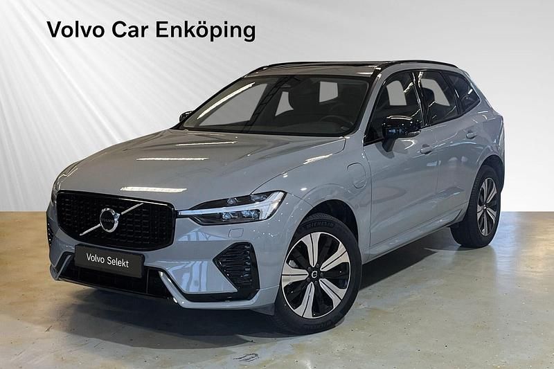 Grå Begagnad 2024 Volvo XC60 Plus SUV | 544 900 kr (Marknadspris) - Bild 1/3