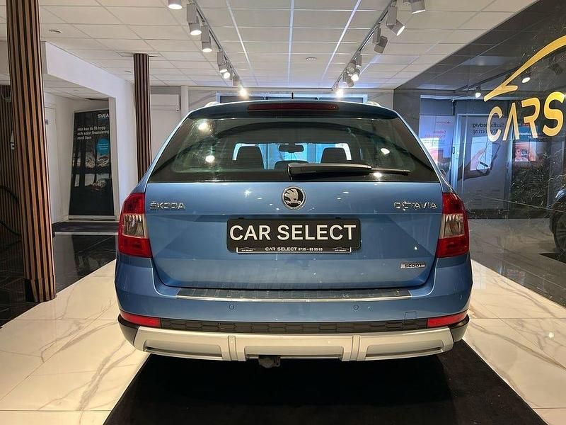 Begagnad Skoda Octavia Scout 184 HK (135 kW) 2016 Blå Kombi