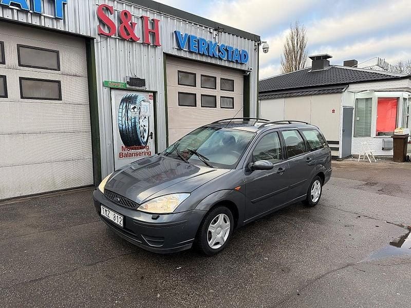 Grå Begagnad 2002 Ford Focus Kombi | 11 900 kr (Marknadspris) - Bild 1/4