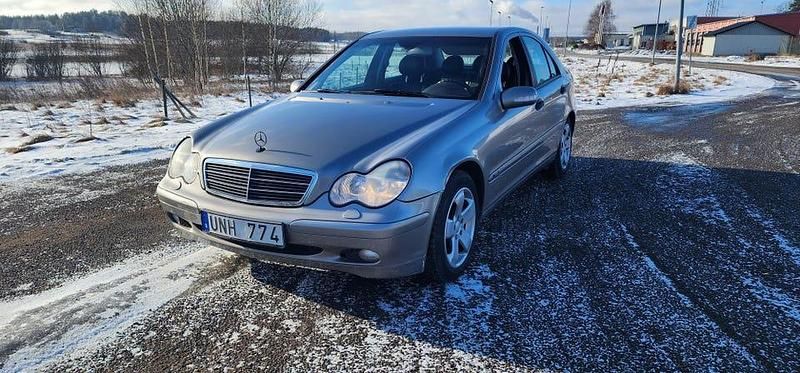 Begagnad Mercedes C180 143 HK (105 kW) 2004