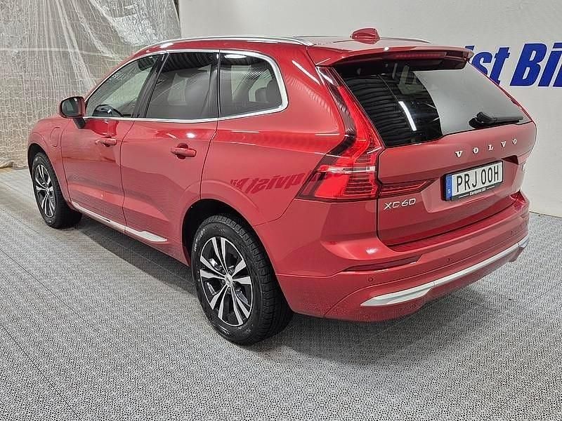 Begagnad Volvo XC60 Core 253 HK (186 kW) 2023 Fusion red metallic SUV