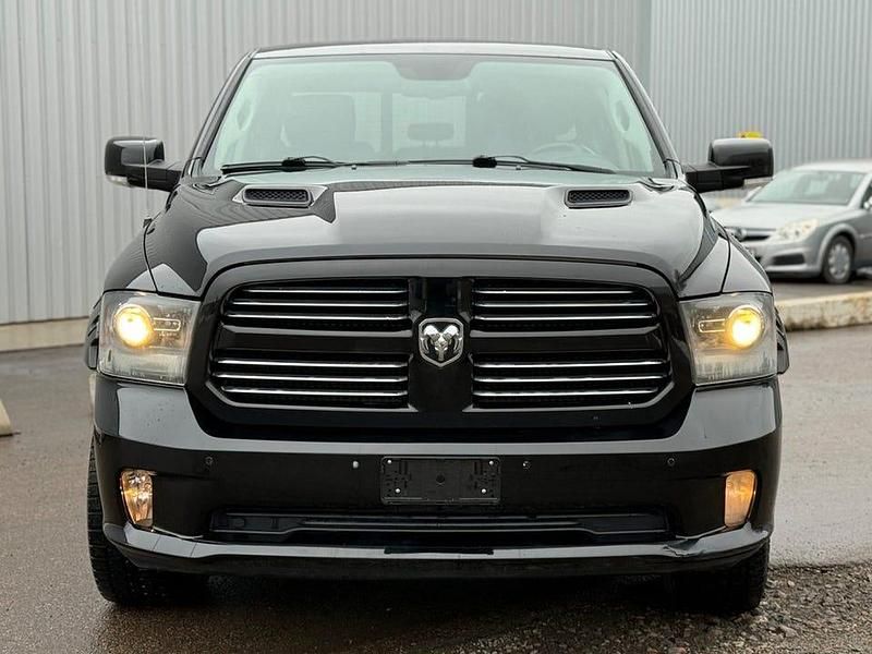 Begagnad RAM 1500 394 HK (289 kW) 2015 Svart Pickup