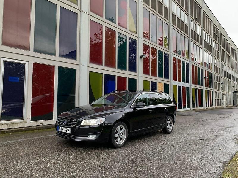 Svart Begagnad 2015 Volvo V70 Momentum Kombi | 199 900 kr (Dyr) - Bild 1/4