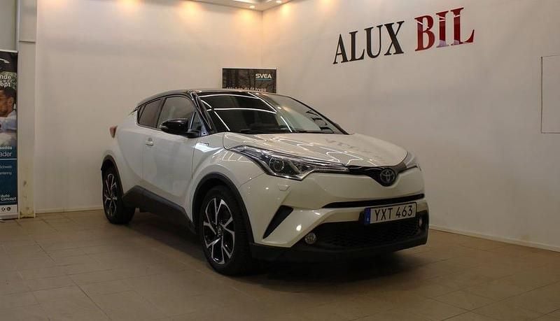 Vit Begagnad 2019 Toyota C-HR Edition SUV | 225 000 kr (Marknadspris) - Bild 1/4