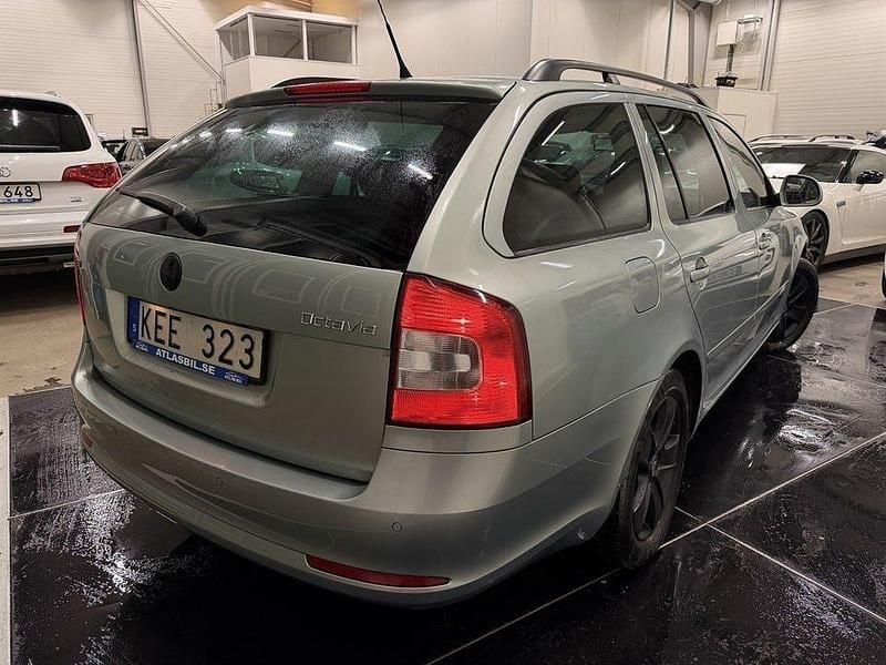 Begagnad Skoda Octavia Elegance 122 HK (89 kW) 2009 Ljusgrön Kombi