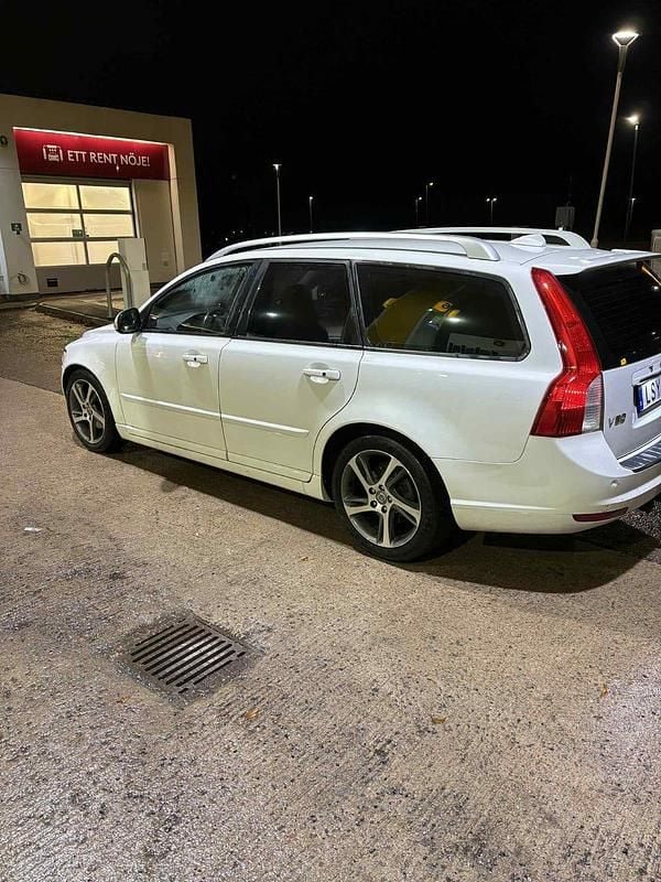 Begagnad 2012 Volvo V50 Kombi | 35 000 kr (Marknadspris) - Bild 1/4