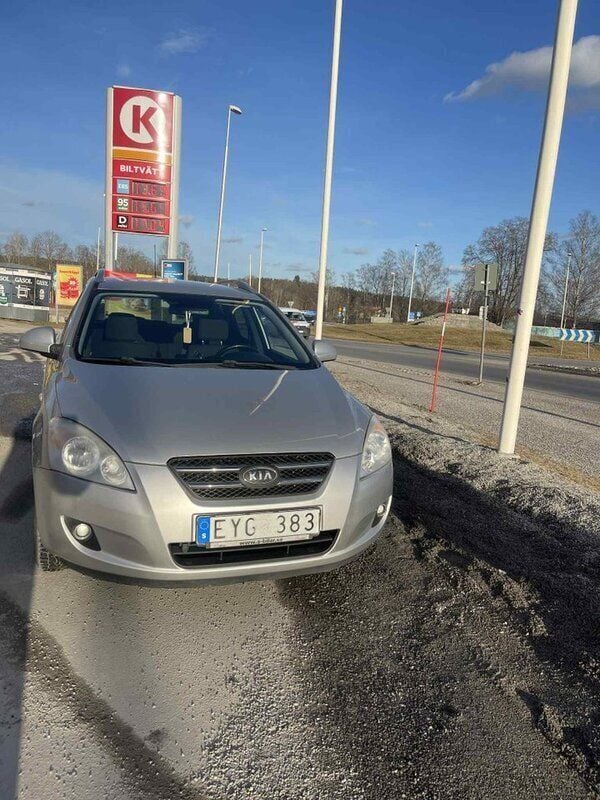 Silver Begagnad 2008 Kia Ceed Sportswagon 4 Kombi | 37 000 kr (Marknadspris) - Bild 1/4