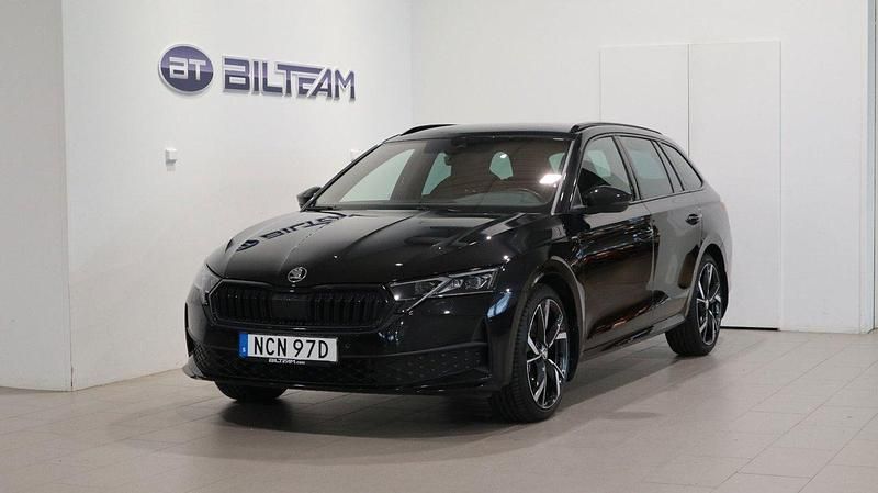 Svart Begagnad 2024 Skoda Octavia SportLine Kombi | 399 900 kr - Bild 1/4