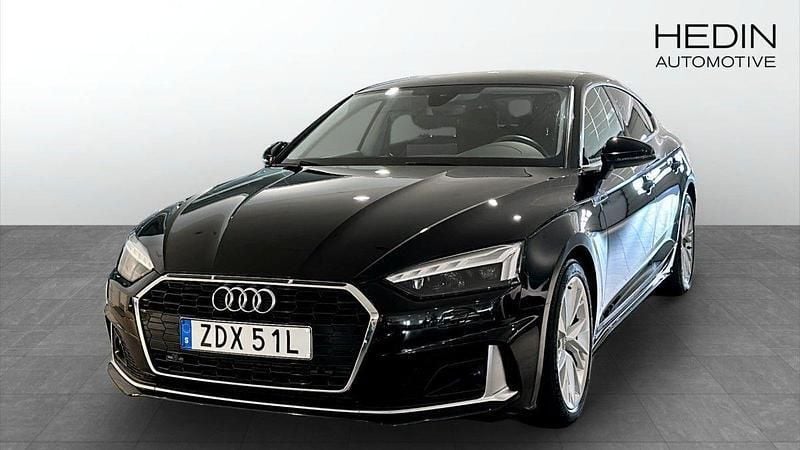 Svart (black) Begagnad 2020 Audi A5 Comfort Sportkupé | 259 900 kr (Marknadspris) - Bild 1/4