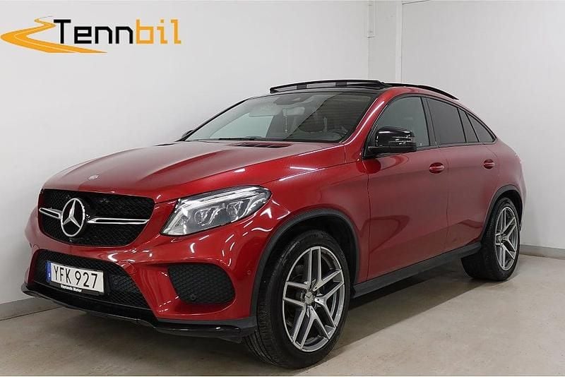 Röd Begagnad 2016 Mercedes GLE350 AMG Sportkupé | 369 900 kr (Superpris) - Bild 1/4