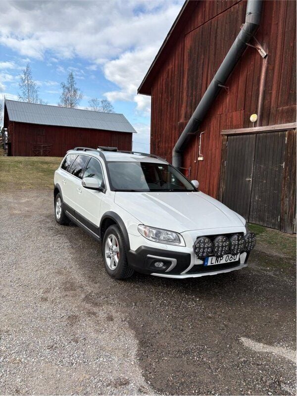 Vit Begagnad 2015 Volvo XC70 Momentum SUV | 160 000 kr (Bra pris) - Bild 1/4
