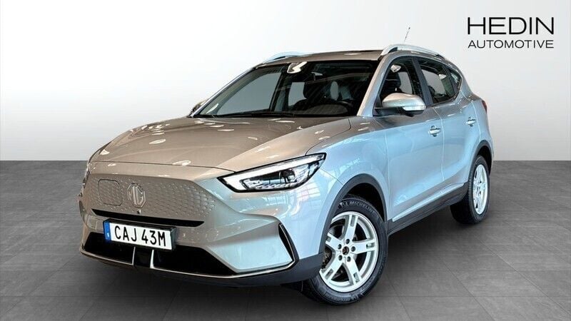 Grå (silver) Begagnad 2021 MG ZS Luxury Sedan | 244 000 kr (Superpris) - Bild 1/4