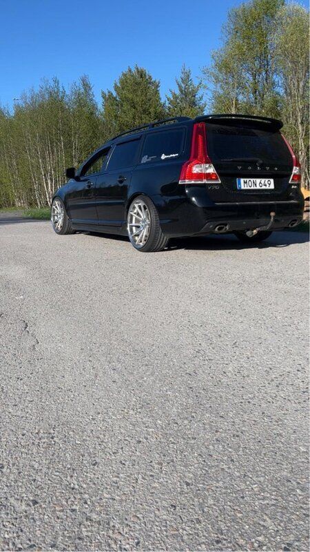 Svart Begagnad 2015 Volvo V70 Momentum Kombi | 105 000 kr (Marknadspris) - Bild 1/4