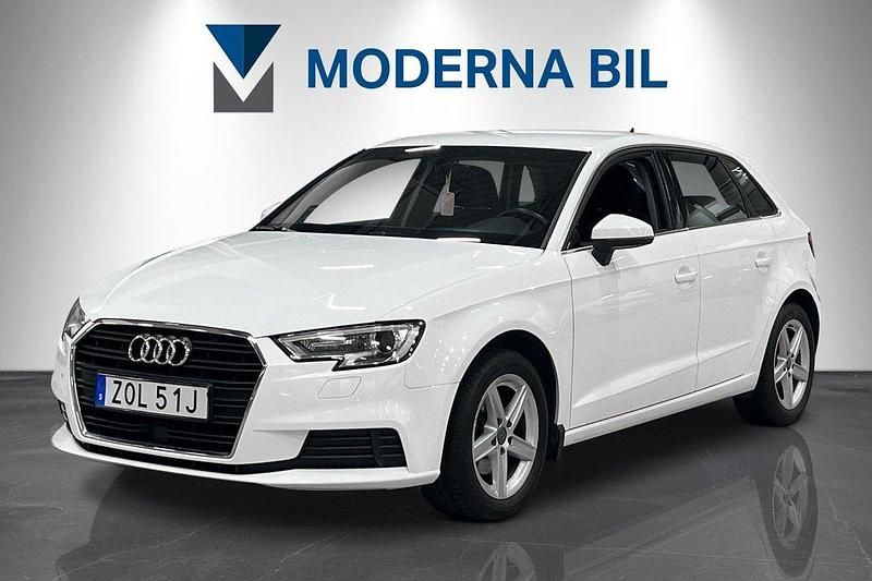 Vit Begagnad 2019 Audi A3 Sportback Proline Halvkombi | 189 400 kr (Marknadspris) - Bild 1/4