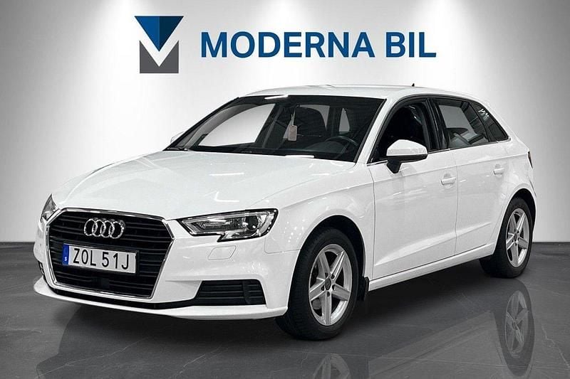 Vit Begagnad 2019 Audi A3 Sportback Proline Halvkombi | 189 400 kr (Marknadspris) - Bild 1/4