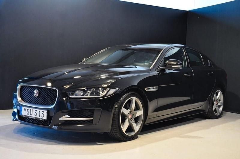 Begagnad Jaguar XE R-Sport 200 HK (147 kW) 2018 Svart Sedan