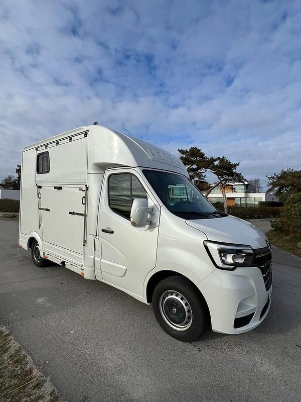 Begagnad 2021 Renault Master | 623 750 kr - Bild 1/4