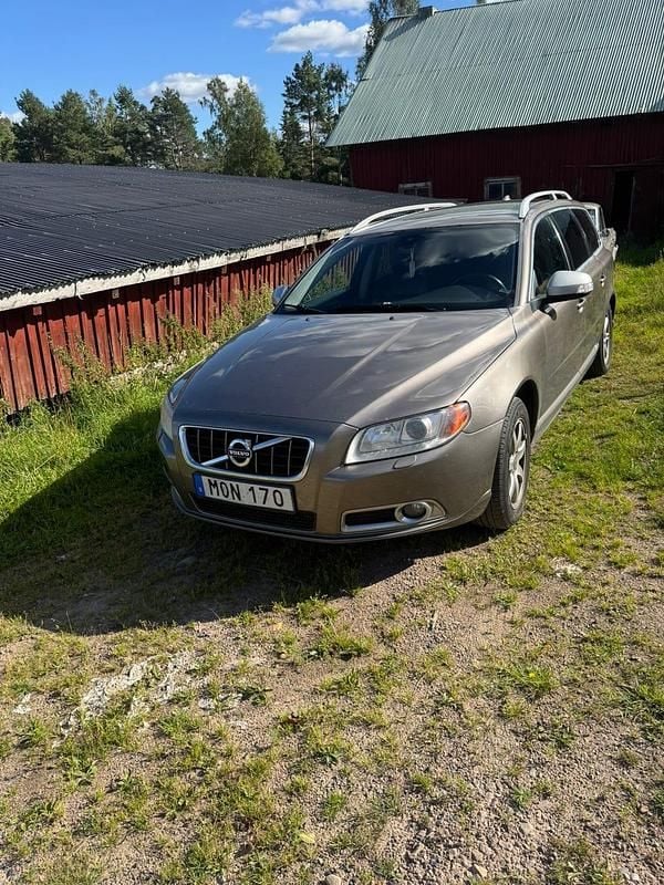 Begagnad 2010 Volvo V70 Kombi | 42 000 kr (Marknadspris) - Bild 1/2