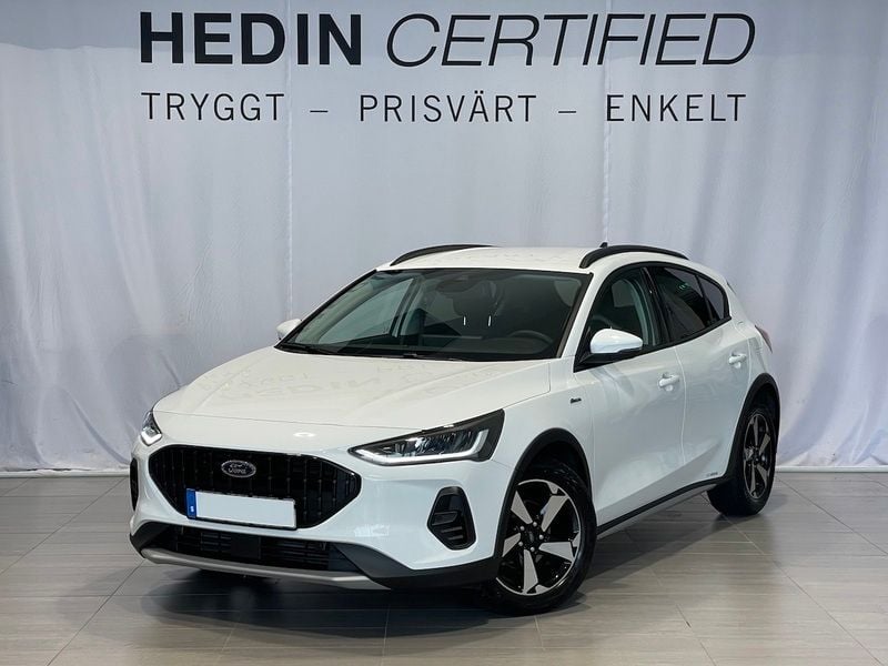 Vit Begagnad 2022 Ford Focus Active Halvkombi | 279 900 kr - Bild 1/4