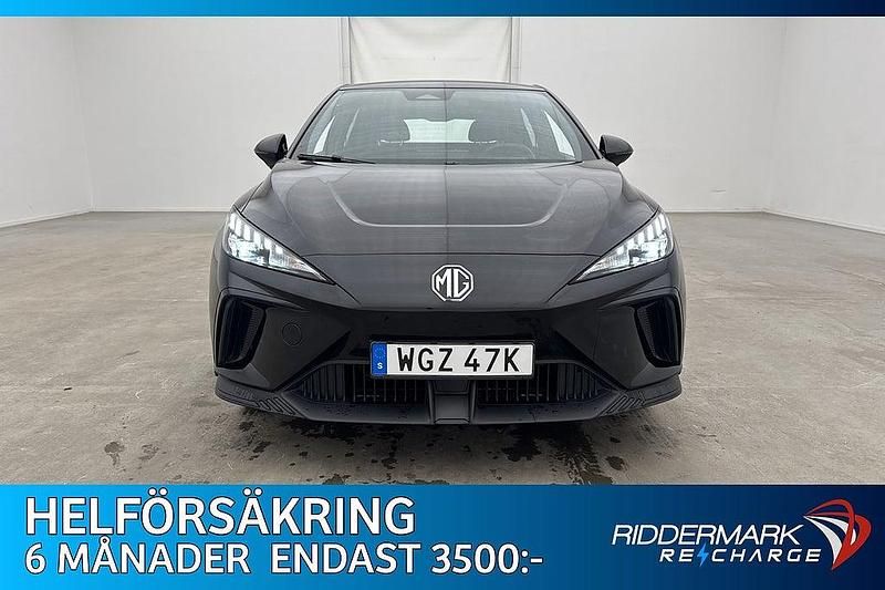 Begagnad MG MG4 EV 125 kW (170 HK) 2023 Svart Halvkombi