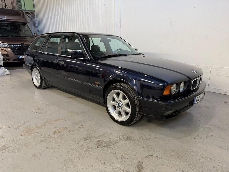 Begagnad BMW 540 286 HK (210 kW) 1994 Blå Kombi