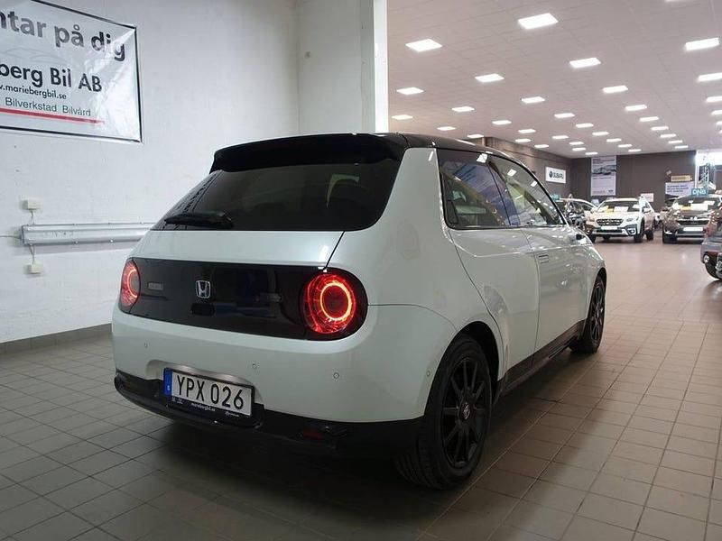 Begagnad Honda e Advance 113 kW (154 HK) 2020 Vit Halvkombi