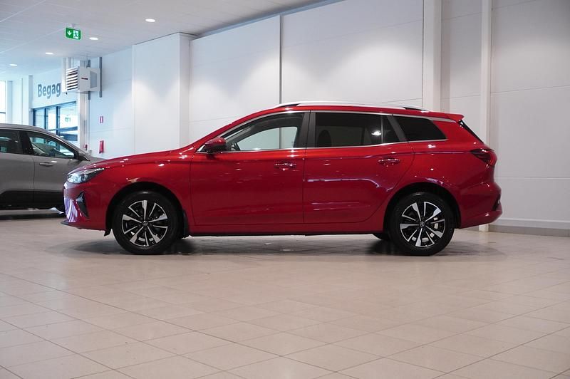 Begagnad MG MG5 EV Comfort 130 kW (177 HK) 2022 Röd Kombi