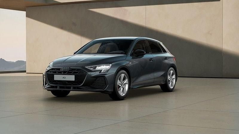 Grå Ny 2025 Audi A3 Sportback e-tron S-Line Sedan | 474 000 kr (Marknadspris) - Bild 1/4
