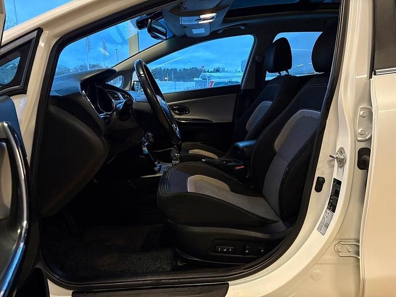 Begagnad Kia Ceed Sportswagon Comfort 128 HK (94 kW) 2015 Vit Kombi