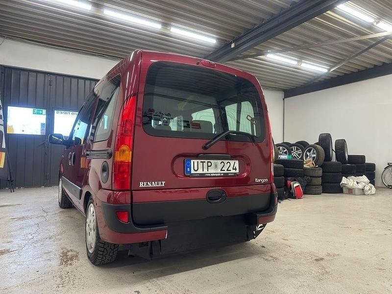 Begagnad Renault Kangoo 96 HK (70 kW) 2004 Mörkröd (röd) Minibuss
