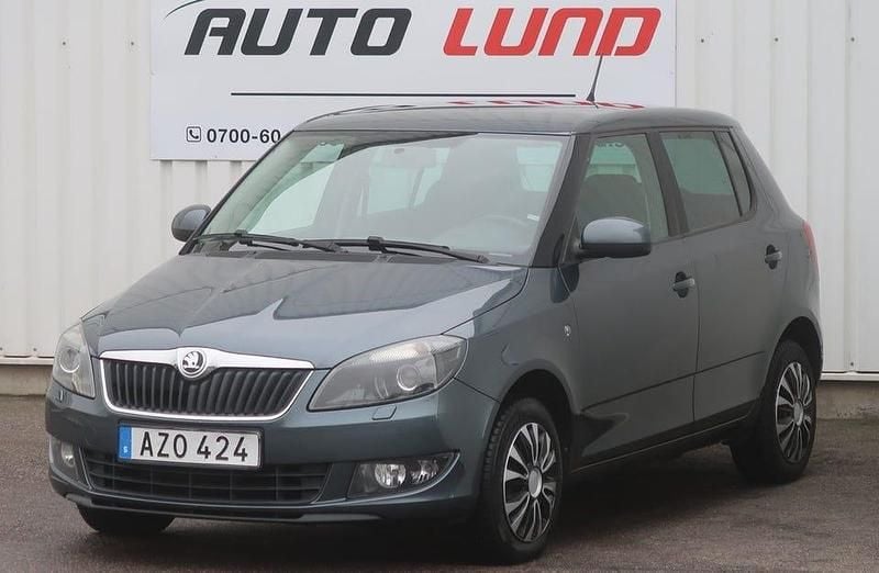 Gråmetallic Begagnad 2014 Skoda Fabia Ambiente Halvkombi | 58 000 kr (Marknadspris) - Bild 1/4