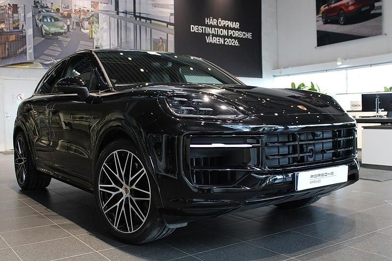 Svart Begagnad 2025 Porsche Cayenne SUV | 1 275 000 kr (Marknadspris) - Bild 1/4