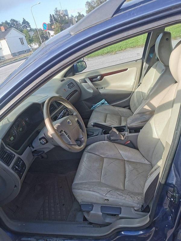 Blå Begagnad 2004 Volvo V70 Business Edition Kombi | 20 000 kr (Bra pris) - Bild 1/4