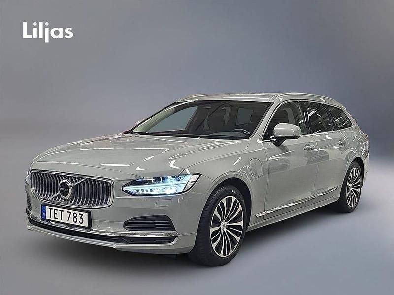 Grå Begagnad 2024 Volvo V90 Core Kombi | 415 000 kr (Marknadspris) - Bild 1/4