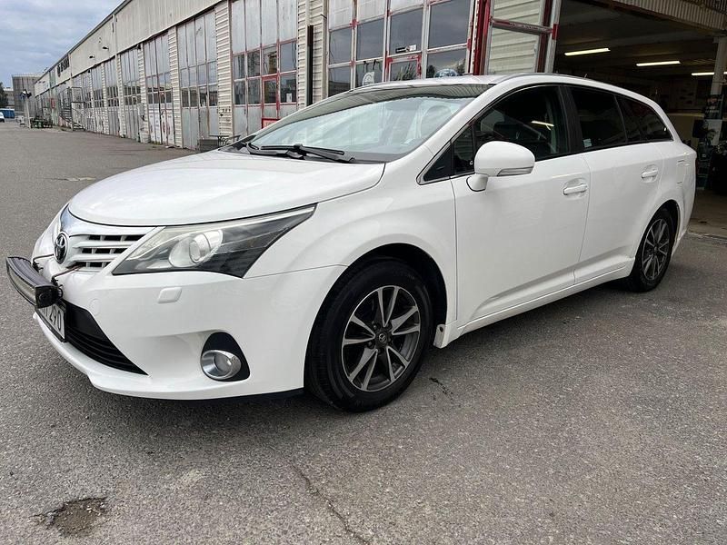 Vit Begagnad 2013 Toyota Avensis Business Edition Kombi | 59 000 kr (Marknadspris) - Bild 1/4