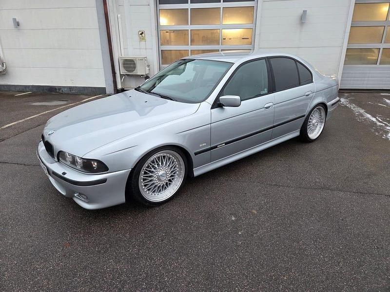 Begagnad 1996 BMW 523 Sedan | 49 000 kr - Bild 1/4