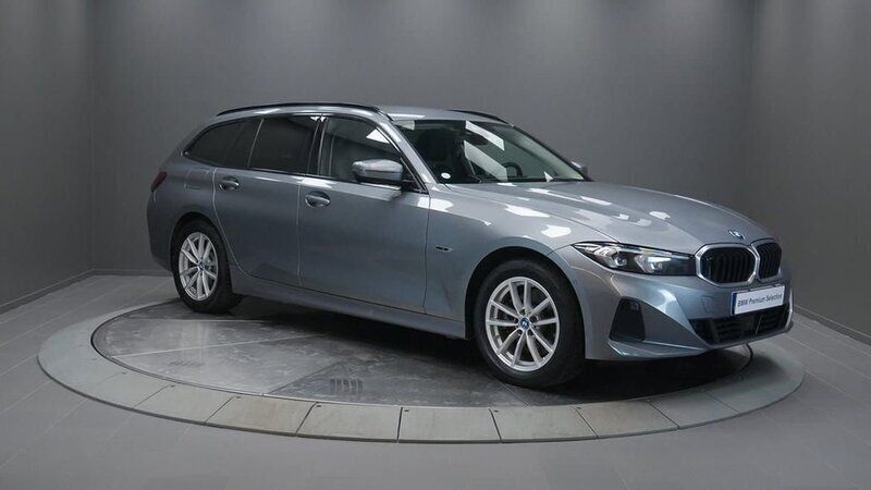 Grå Begagnad 2022 BMW 330e Kombi | 339 000 kr (Marknadspris) - Bild 1/3