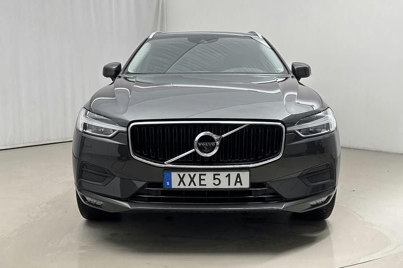 Begagnad Volvo XC60 Momentum 250 HK (183 kW) 2020 Mörkgrå SUV