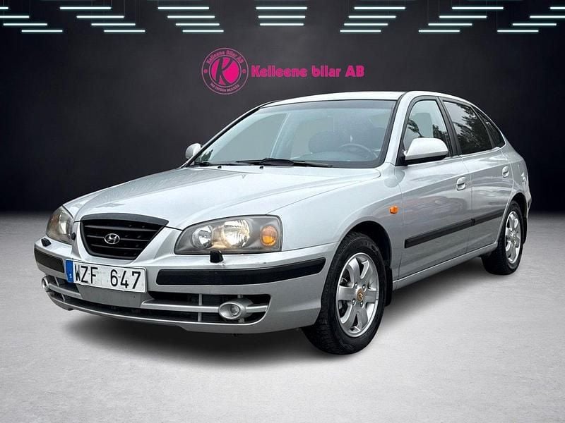 Silver Begagnad 2005 Hyundai Elantra Halvkombi | 24 900 kr (Superpris) - Bild 1/4