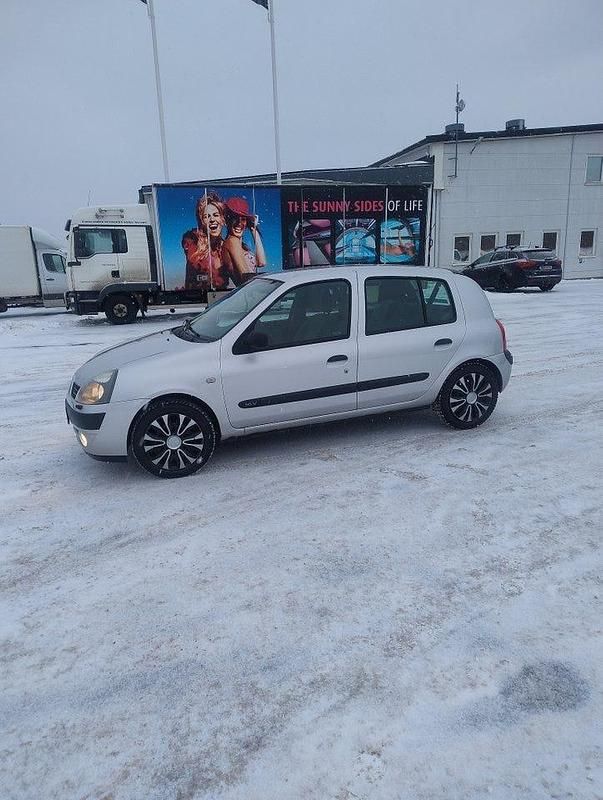 Begagnad Renault Clio R.S. 75 HK (55 kW) 2006 Grå Halvkombi