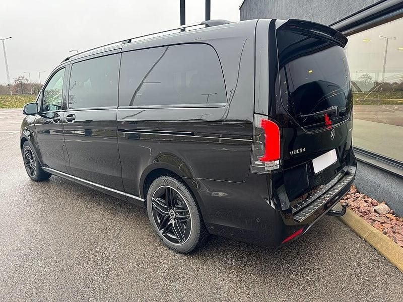 Begagnad Mercedes V300 Exclusive 237 HK (174 kW) 2024 Svart Minibuss