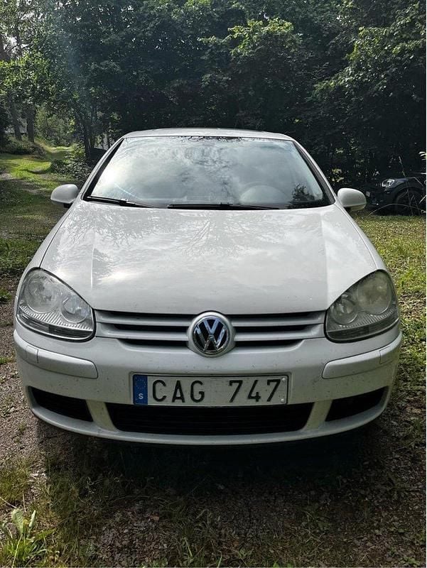 Vit Begagnad 2008 VW Golf Trendline Halvkombi | 24 000 kr (Superpris) - Bild 1/4