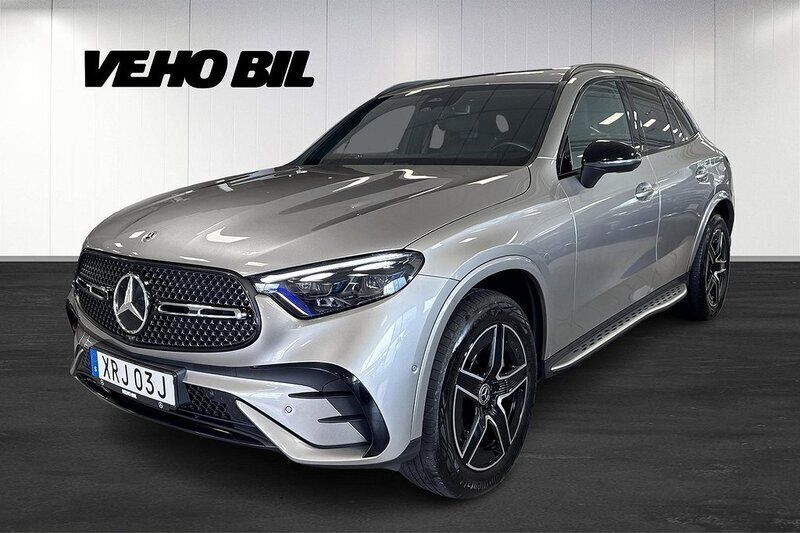 Silver Begagnad 2023 Mercedes GLC300e AMG line SUV | 689 000 kr (Lite dyr) - Bild 1/4