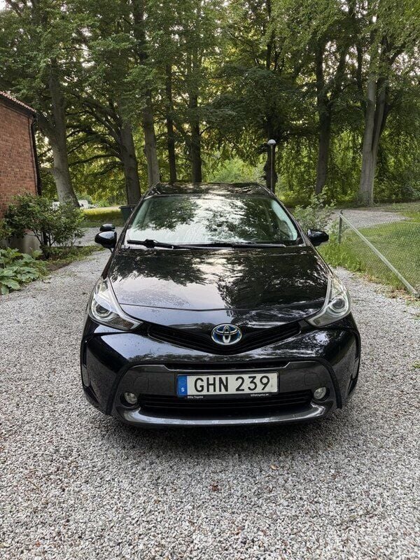 Svart Begagnad 2016 Toyota Prius+ Minibuss | 115 000 kr (Marknadspris) - Bild 1/4