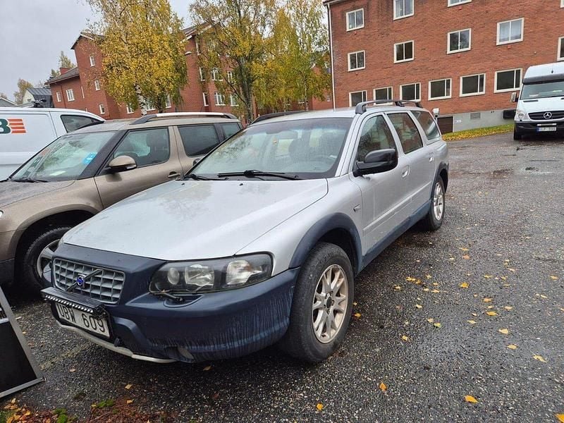 Grå Begagnad 2004 Volvo XC70 Business Edition Kombi | 22 000 kr (Marknadspris) - Bild 1/4