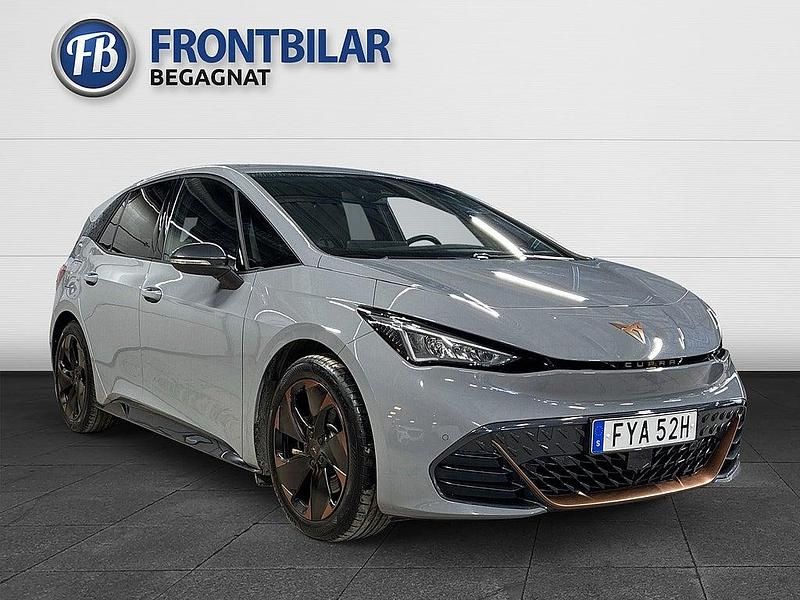 Begagnad Cupra Born e-Boost 169 kW (231 HK) 2023 Grå Halvkombi