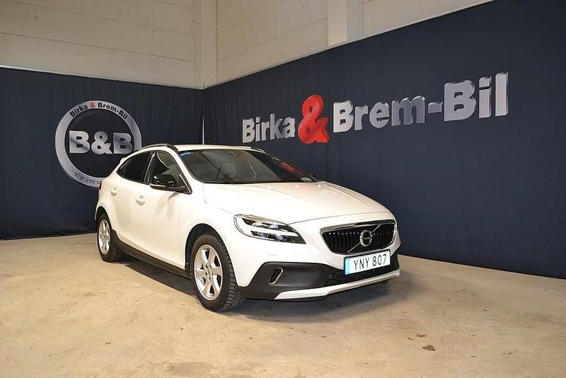 Vit Begagnad 2017 Volvo V40 Business Edition Halvkombi | 209 900 kr (Marknadspris) - Bild 1/4