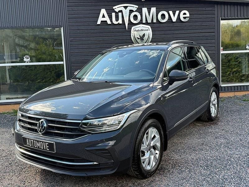 Grå Begagnad 2022 VW Tiguan SUV | 299 900 kr (Marknadspris) - Bild 1/4