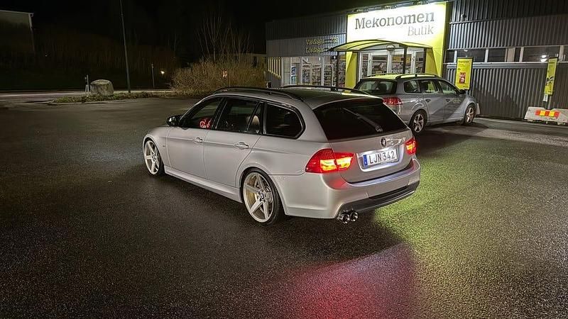 Begagnad BMW 325 M Sport 197 HK (144 kW) 2010 Kombi
