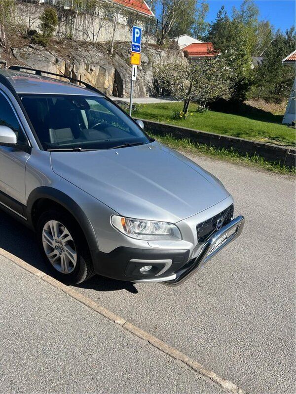 Silver Begagnad 2016 Volvo XC70 Momentum SUV | 235 000 kr (Lite dyr) - Bild 1/4